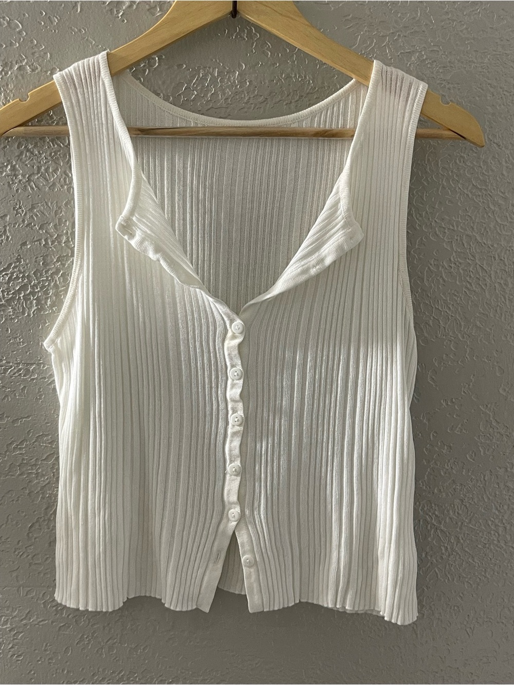Y2K Women’s White Ribbed Button-Front Tank Top Large